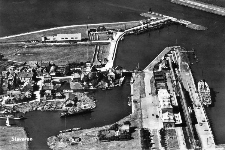 Luchtfoto Stavoren omstreeks 1951